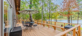 Serene Lakefront Cabin, Fishing, Firepit, Kayaks