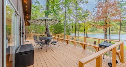 Serene Lakefront Cabin, Fishing, Firepit, Kayaks