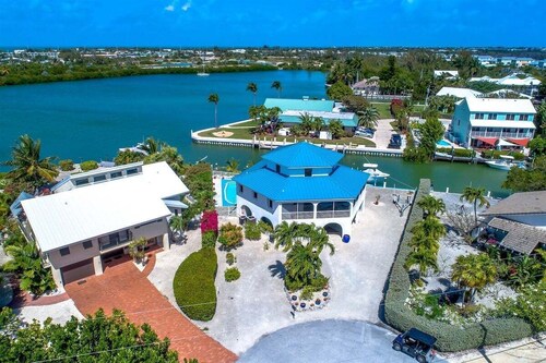 Casa Tranquilo ~ Waterfront Pool Home, 80' Dock
