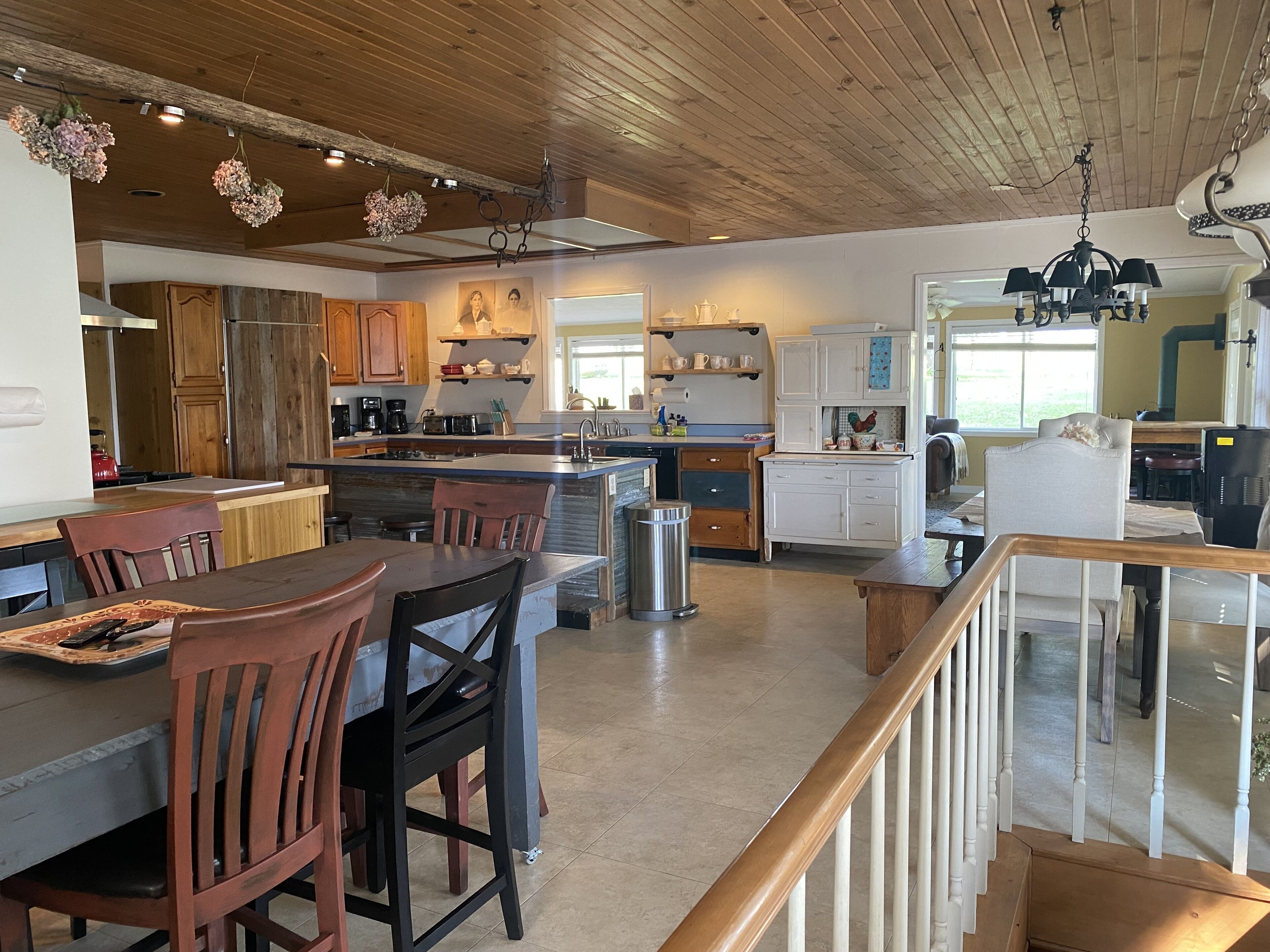 1884 Farmhouse at Donkeytown Designed for lge family gatherings and girlfriends!