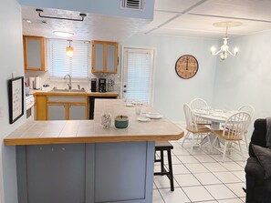 冰箱、微波炉、烤箱、炉灶