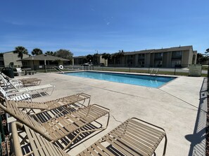 室外游泳池，恒温泳池