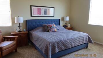 4 室のベッドルーム、デスク、WiFi (無料)、車椅子でアクセスできる設備