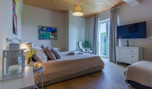 4 bedrooms, iron/ironing board, free WiFi, bed sheets