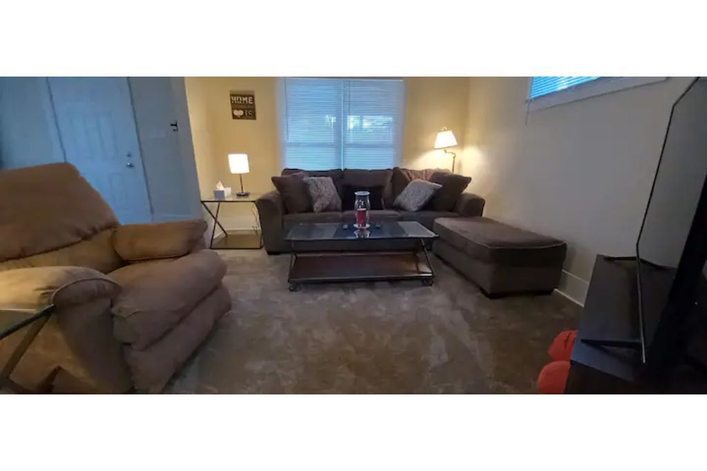 Pet friendly home near Cuyahoga and Portage Lakes sleeps 10, 3 decks & fire pit.