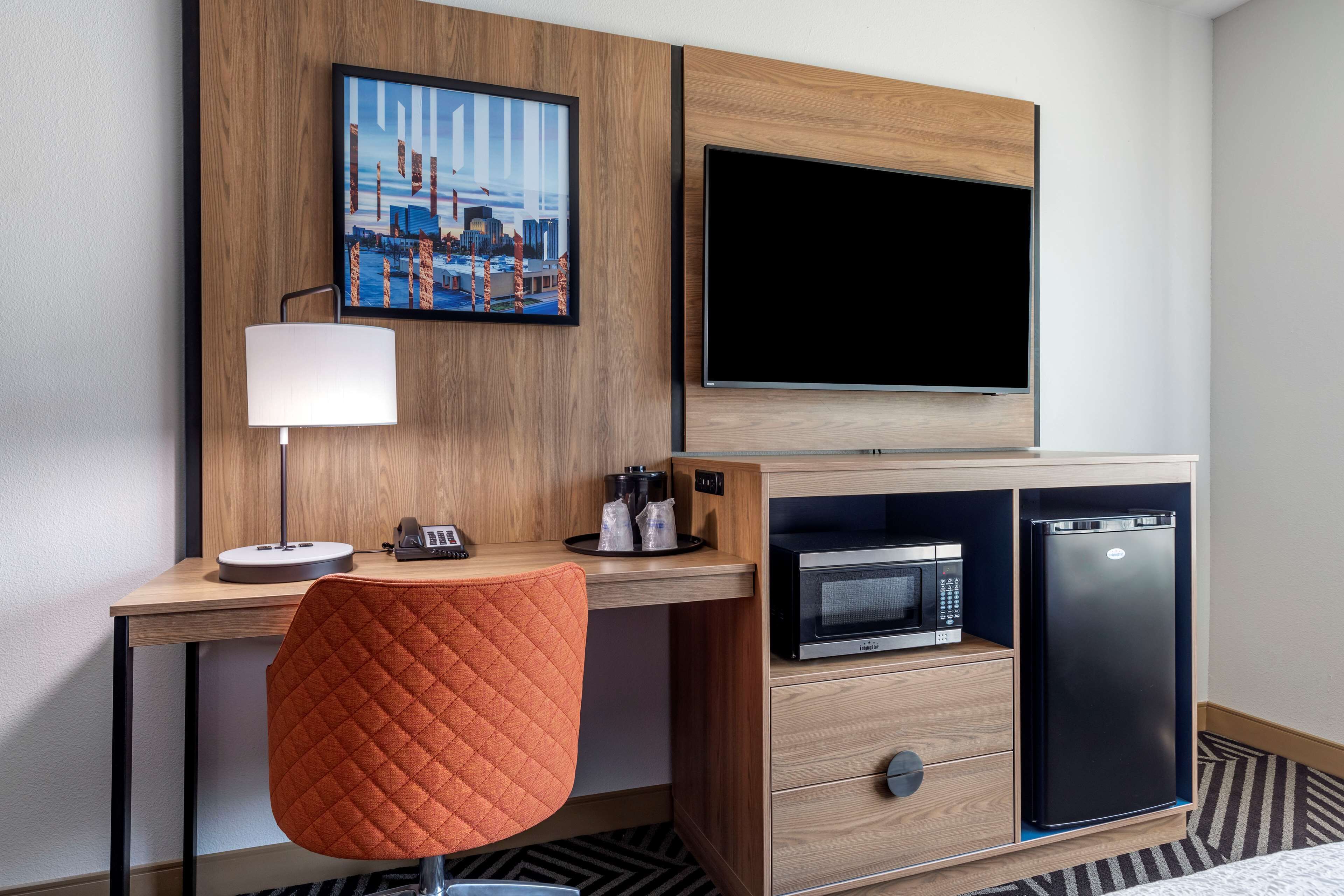 suite, 1 king bed, accessible, non smoking (with single sofabed) | 1 bedroom, desk, laptop workspace, wifi