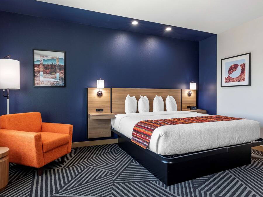 Desk, laptop workspace, WiFi (surcharge), bed sheets