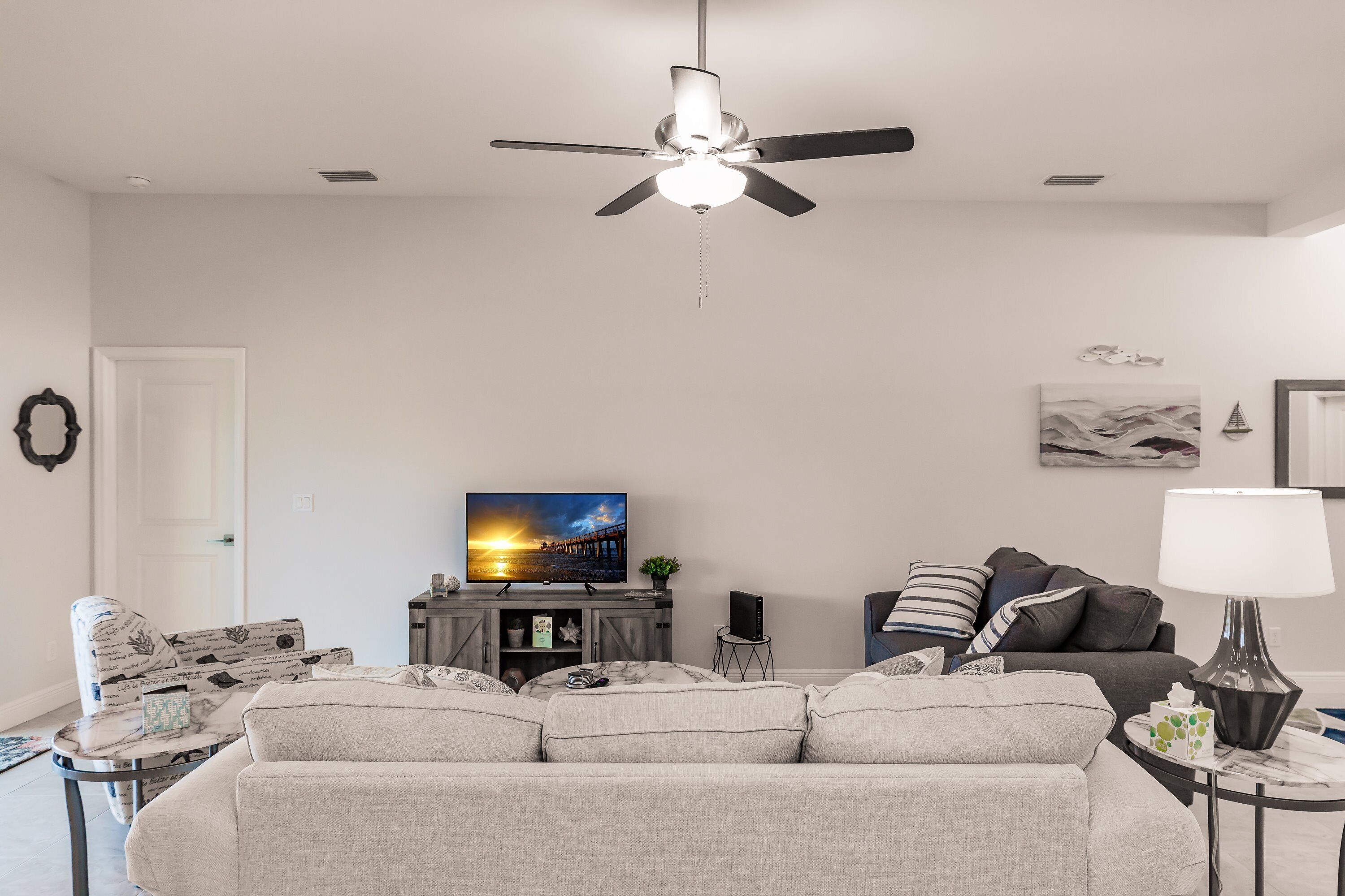 Beautiful brand new 4 bedroom home on the canel in Cape Coral.