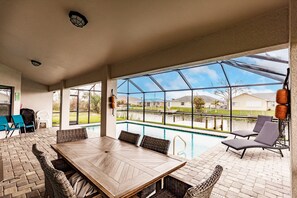 Piscina all'aperto, una piscina riscaldata