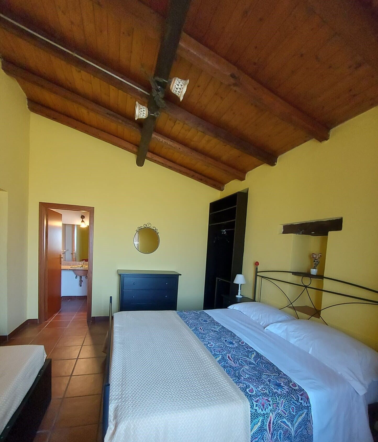 1 camera, ferro/asse da stiro, Wi-Fi gratuito, lenzuola