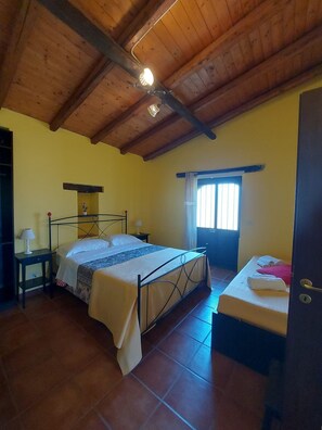 1 soverom, strykejern/-brett, wi-fi (inkludert) og sengetøy