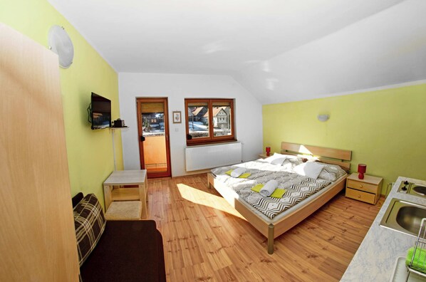 3 slaapkamers, een strijkplank/strijkijzer, wifi, beddengoed