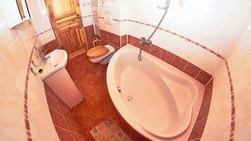 Suihku, hiustenkuivaaja, pyyhkeet, saippua