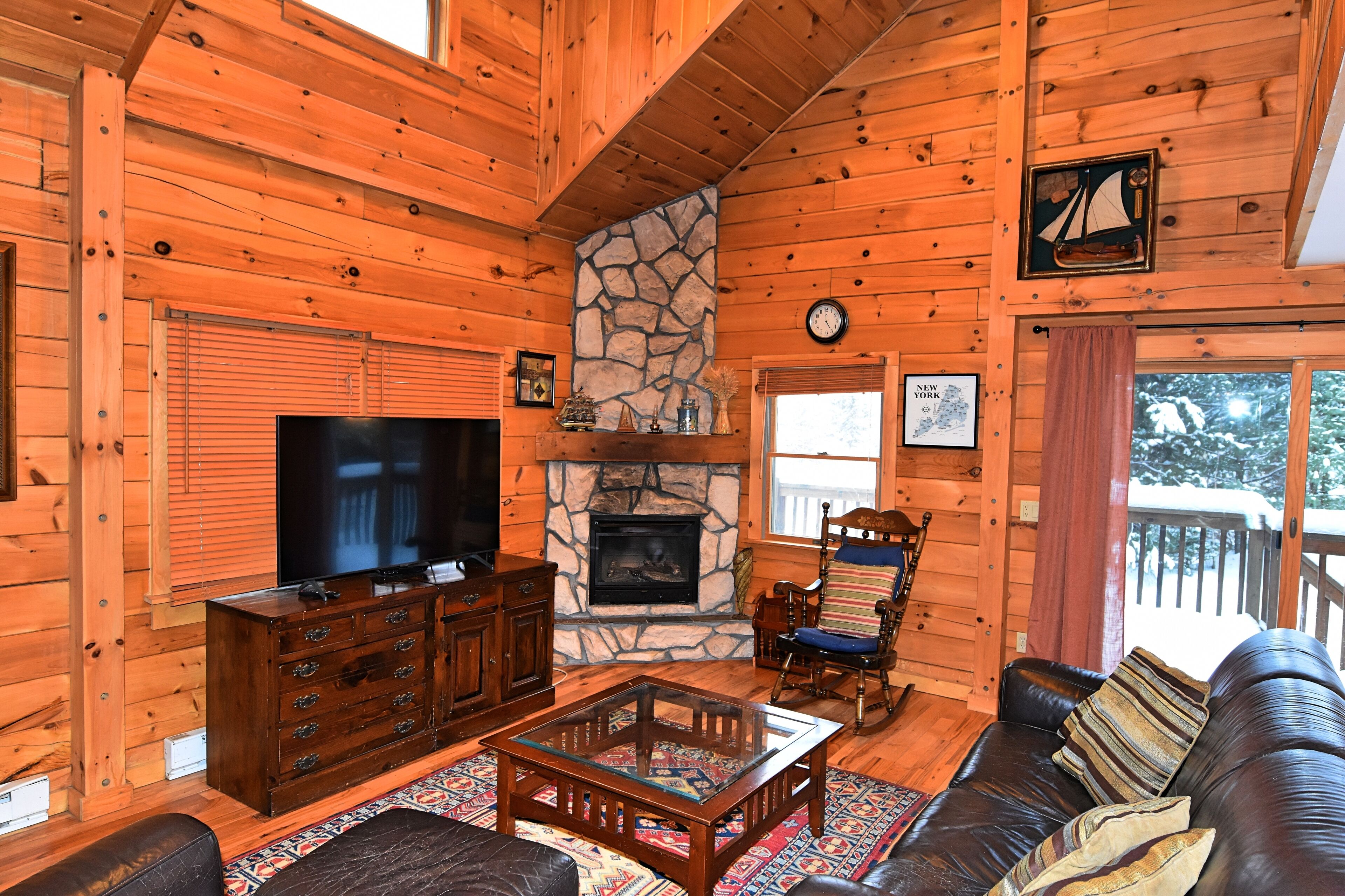 Beautiful Log Home (PHANTOM - 7073785)