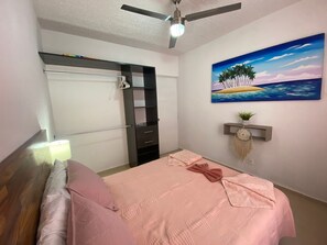 3 chambres, fer et planche à repasser, Wi-Fi, draps fournis