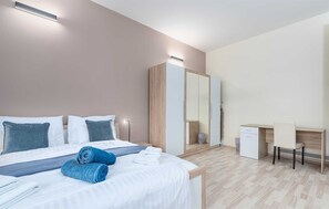 4 bedrooms, desk, iron/ironing board, free WiFi