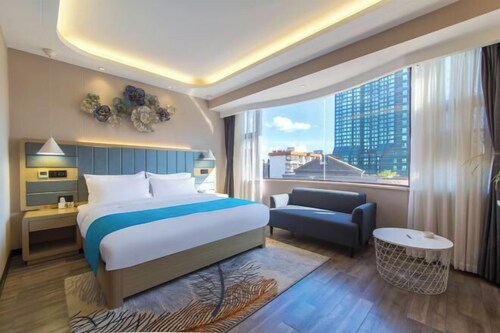 Huaxi Hongta Avenue High-speed Railway Station