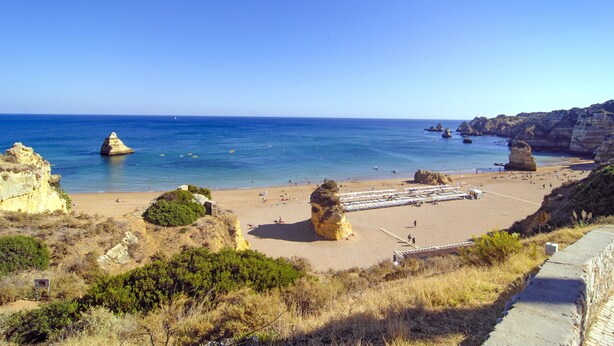 A coastal beach with rocky formations, clear blue water, and a sandy beach area. - Casa Sara, Iberlagos Resort, breathtaking sea view (Lagos)