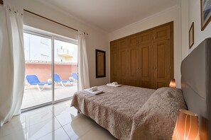 6 bedrooms, iron/ironing board, free WiFi, bed sheets