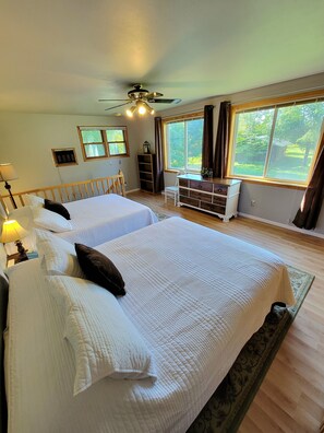 2 bedrooms, desk, free WiFi, bed sheets