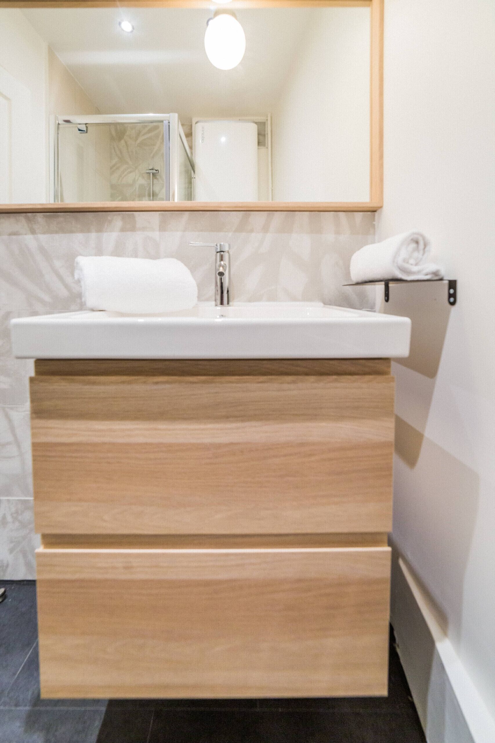 Douche, serviettes fournies