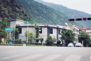Unclassified image, 5 of 23, button - Jingyi Boutique Hotel (Shimian)