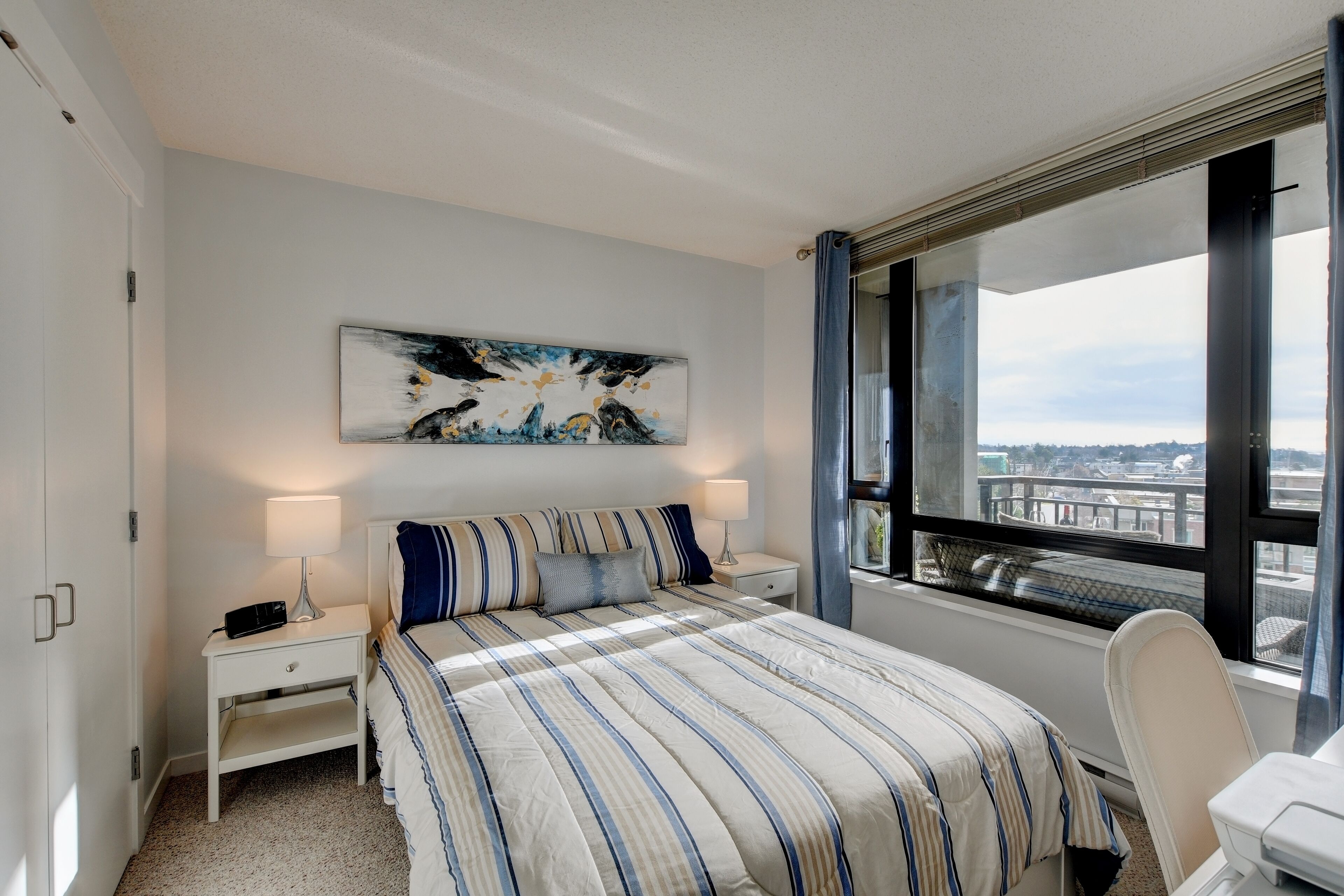 🥂Elegant 1BR Near The Empress Hotel W/ Parking