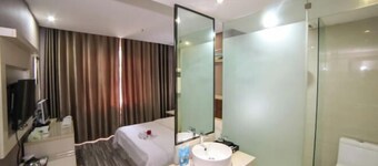 Yading Hotel (Yicheng Xiangsha Avenue)
