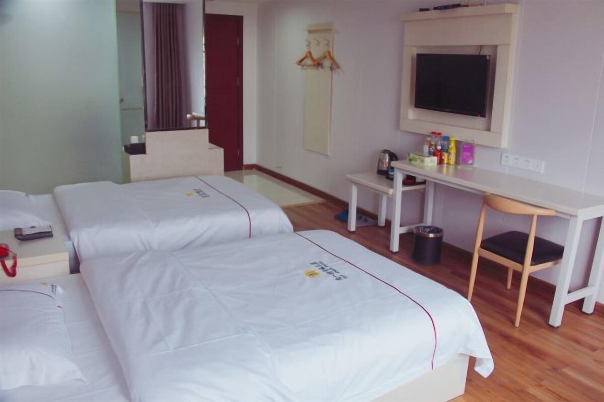 Business Standard Room