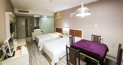 Yading Hotel (Yicheng Xiangsha Avenue)