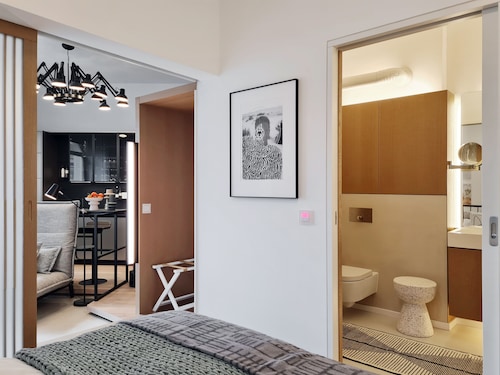 Best deal in town !  Omuntu Designer Apt in the center of Munich