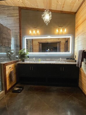 Dutxa, assecador de cabells, tovalloles i sabó 