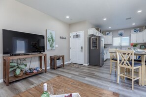 Interior - Refreshing & Spotless-4 Bathrooms (Ridgecrest)