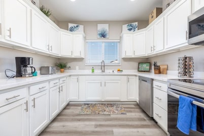 Refreshing & Spotless-4 Bathrooms