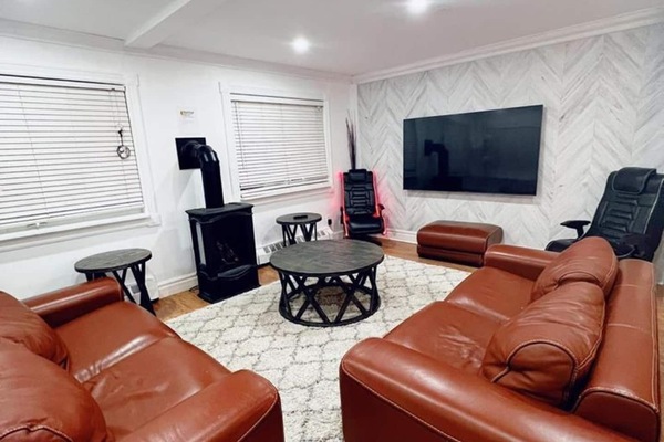 Living Room with 75' 4k tv