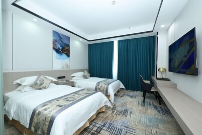 Shenzhen Bolang Hotel (Xintangwei Metro Station)