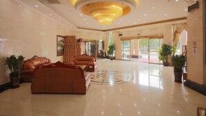 A spacious lobby with a large chandelier, leather sofas, and potted plants. - Shenzhen Bolang Hotel (Xintangwei Metro Station) (Shenzhen)
