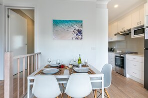 Dining - Ocean Grace by the River & Ocean (Pet Friendly) (Ocean Grove)