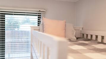 2 habitaciones, escritorio, tabla de planchar con plancha y wifi gratis