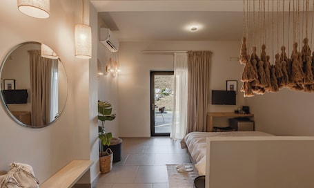 Ropa de cama de alta calidad y colchones con pillow-top . Amal Kythnos Suites