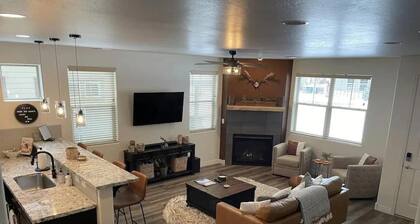 Winter Snow Retreat! Flagstaff Mountain Home