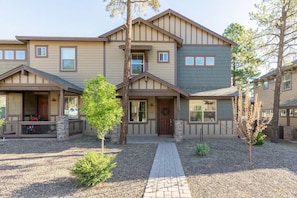 Welcome to your Flagstaff Mountain Home!