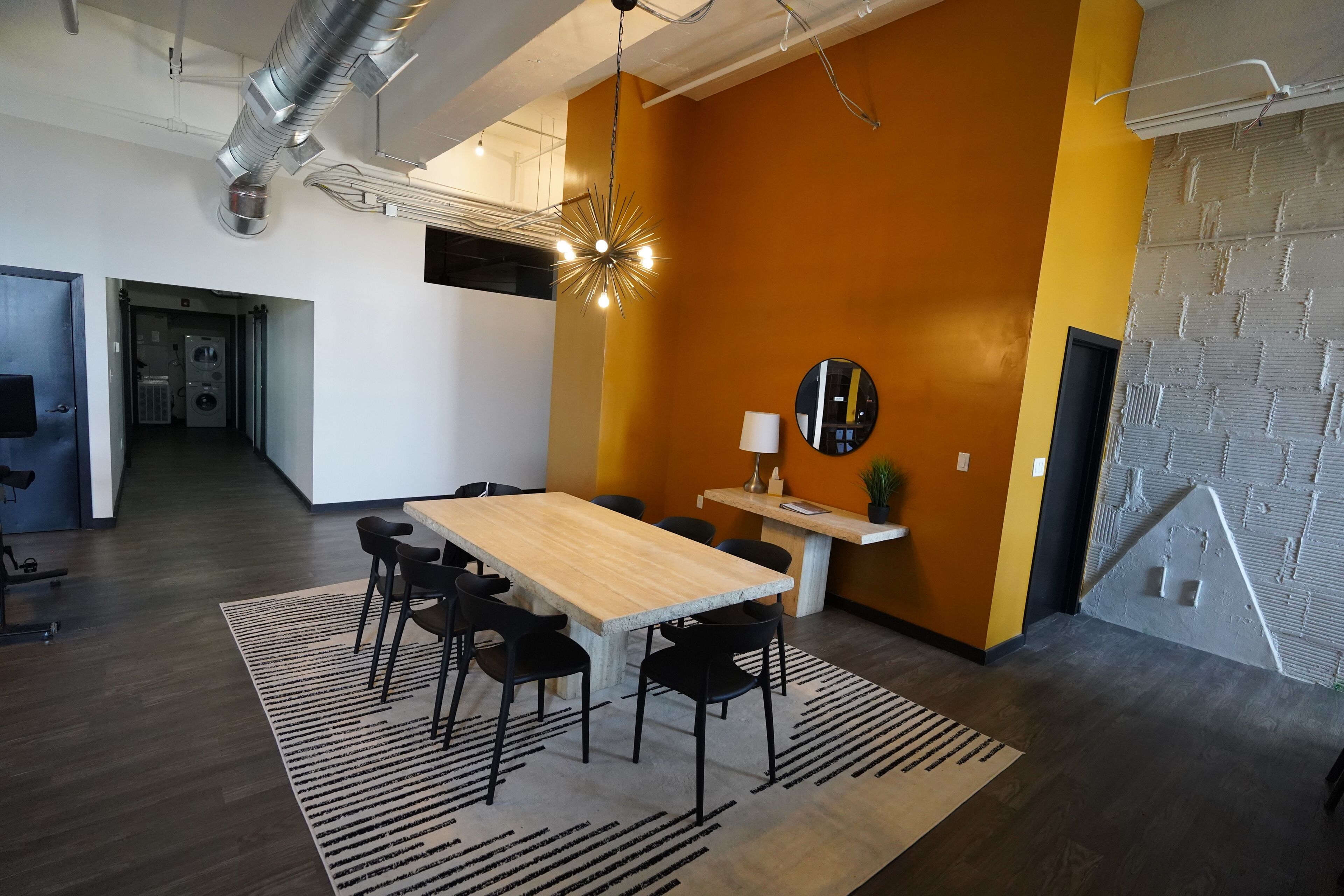 Apartment 300 | Khu vực ăn uống tại phòng