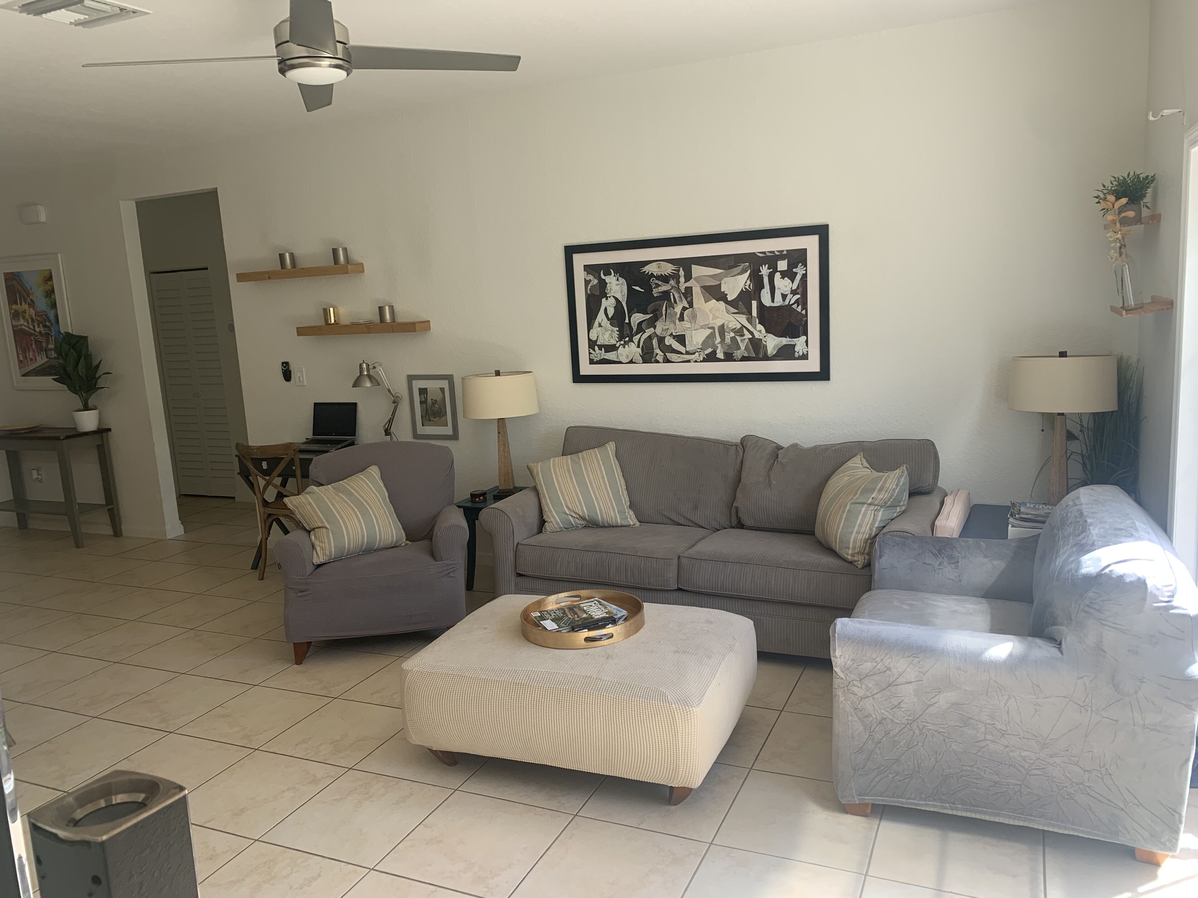 Tropical 3BR/2BA home. Pets Welcome. Location!!