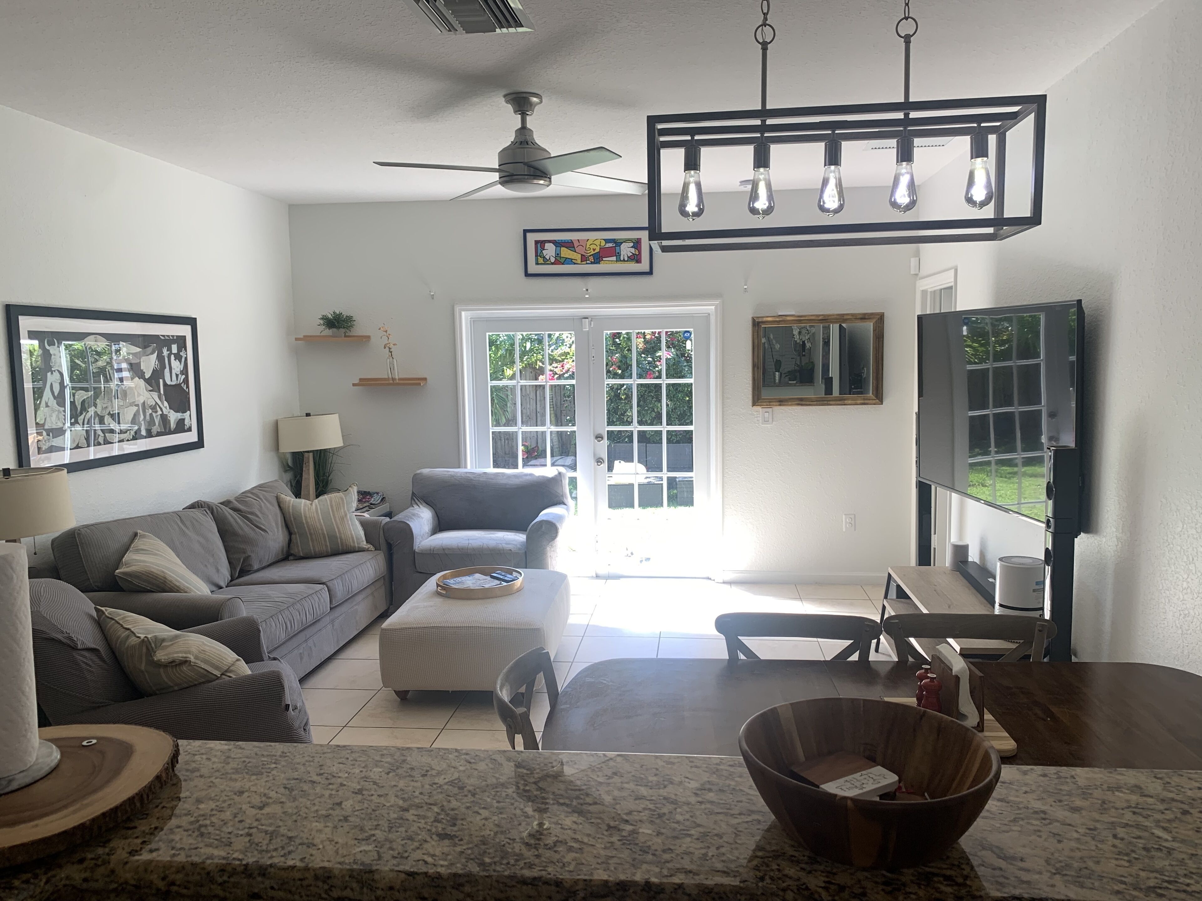 Tropical 3BR/2BA home. Pets Welcome. Location!!