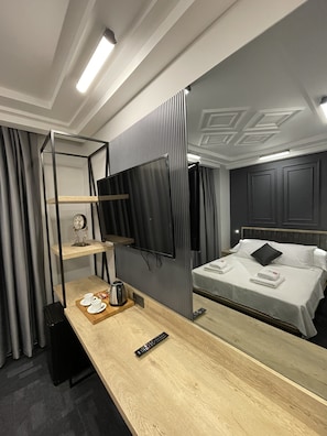 Deluxe Double Room | Egyptian cotton sheets, premium bedding, memory-foam beds, minibar - RW Boutique Hotel (Istanbul)