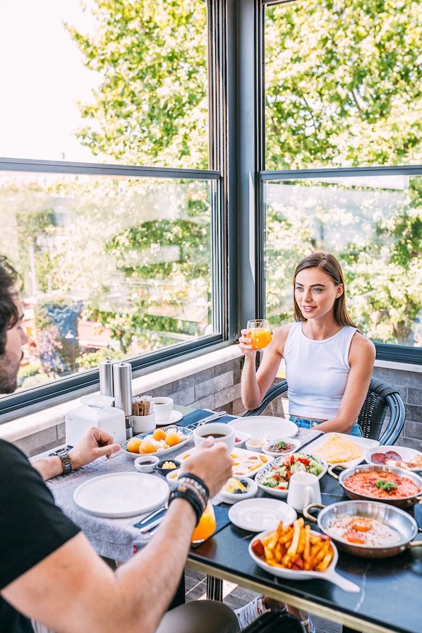 Esmorzar diari continental gratuït