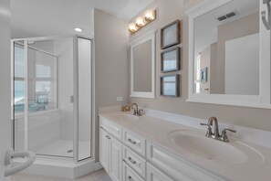 Shower, jetted bath, hair dryer, towels - Beach Colony East 15A- 3BD/3BA Gulf front w/Beach Service & Onsite Management (Navarre Beach)