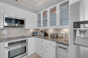 Fridge, microwave, oven, stovetop - Beach Colony East 15A- 3BD/3BA Gulf front w/Beach Service & Onsite Management (Navarre Beach)