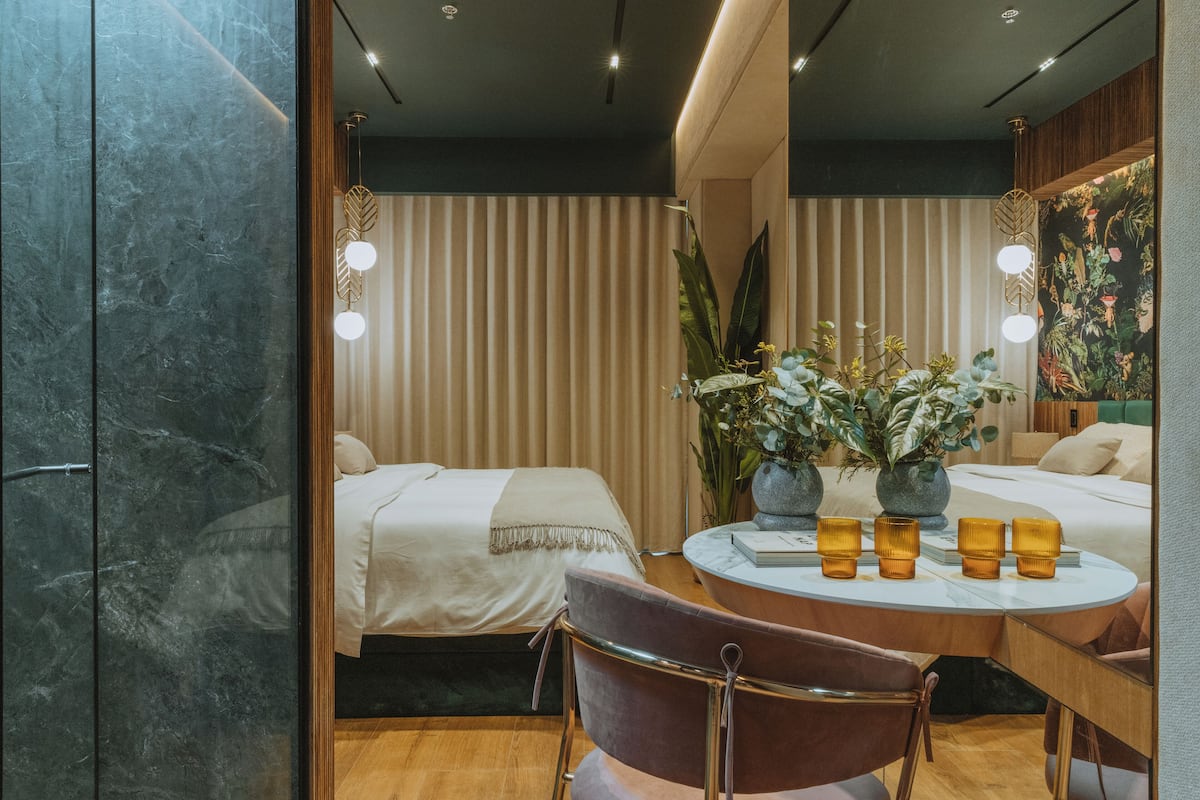STANDARD BALCONY KING | Biancheria da letto di alta qualità, copriletto in piuma, minibar